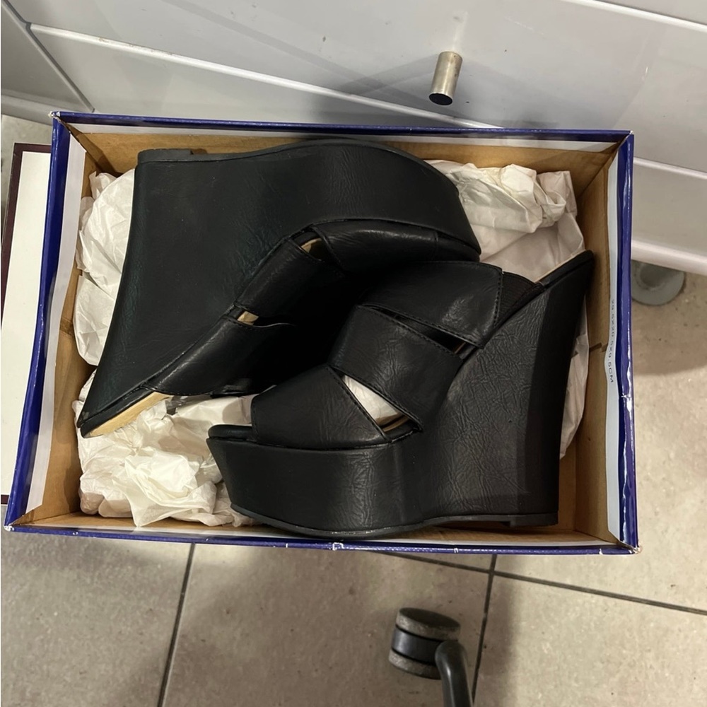 Athena Alexander platforms black